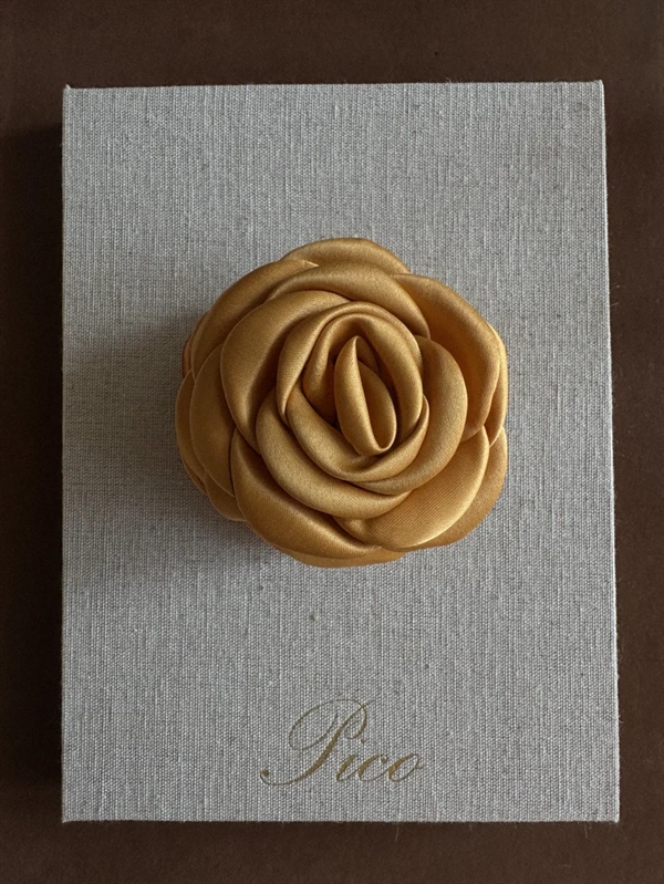Pico Small Satin Rose Claw - Gold